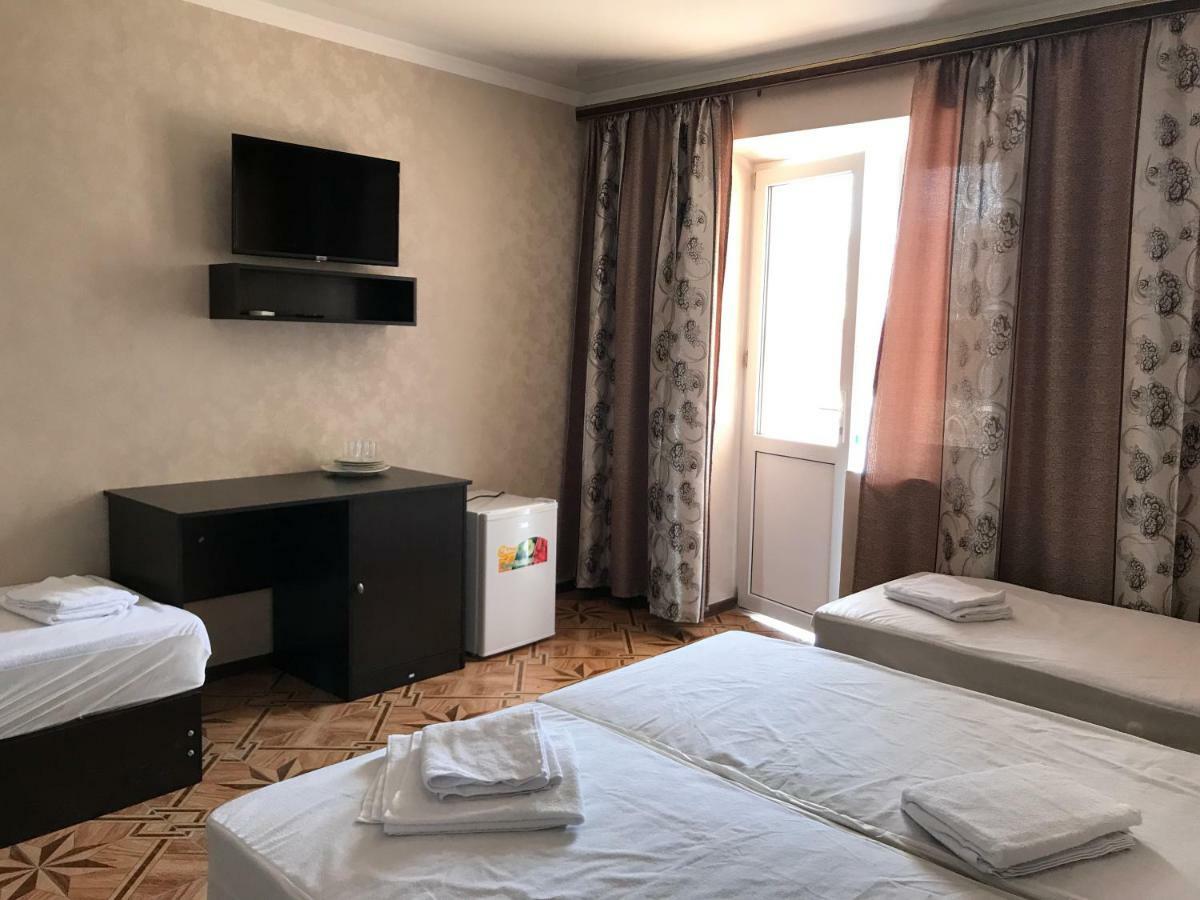Ainar Hotell Gagry Eksteriør bilde